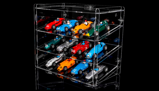 1:32 Vitrinen-Bausatz für 12 Slotcars