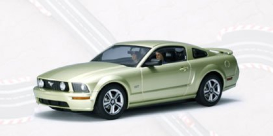 Ford Mustang GT Slotcar 1:24 von Autoart 14001